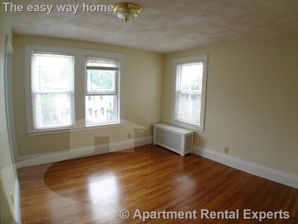 586 Main St in Medford, MA - Foto de edificio