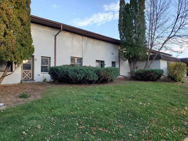 226 N Nicollet St in Blue Earth, MN - Foto de edificio - Building Photo