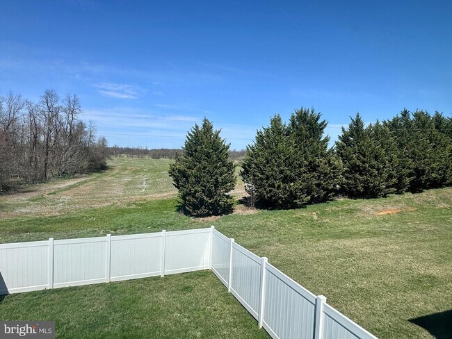 576 Thumper Dr in Ranson, WV - Building Photo - Building Photo