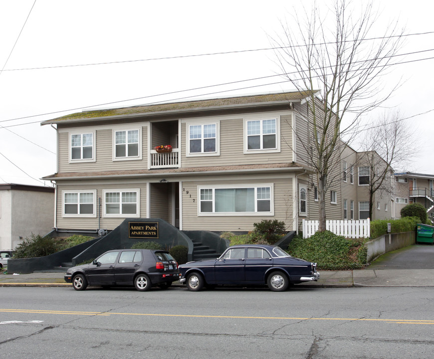 Abbey Park Apartments in Seattle, WA - Building Photo