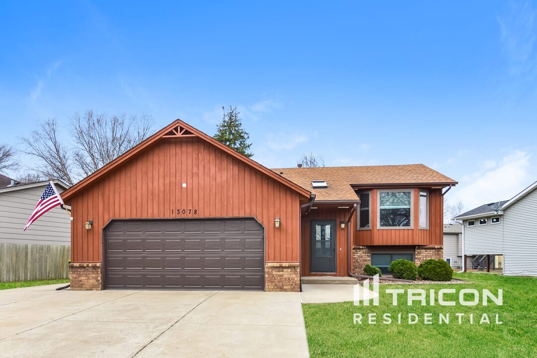 13078 Glenhurst Ave in Savage, MN - Building Photo