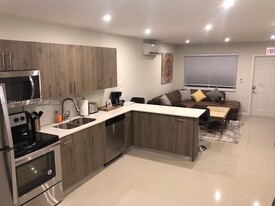 1648 Funston St in Hollywood, FL - Building Photo