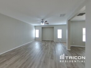 9015 W Gibson Ln in Tolleson, AZ - Building Photo - Building Photo