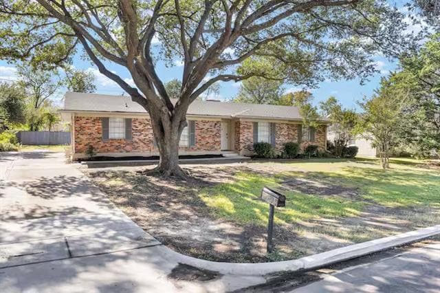 property at 3170 Golfing Green Dr