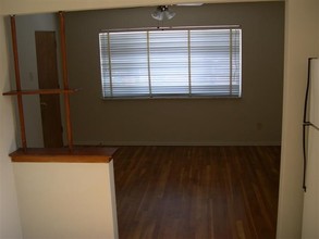 Reservoir Square Apartments in St. Louis, MO - Building Photo - Interior Photo