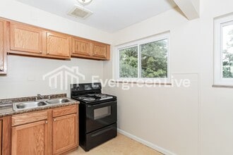 154 Riddle Rd in Cincinnati, OH - Foto de edificio - Building Photo