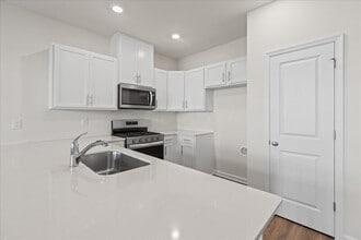 15 Whaler Dr in Runnemede, NJ - Building Photo - Building Photo