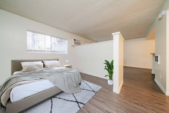 800 E Bobier Dr in Vista, CA - Building Photo - Building Photo