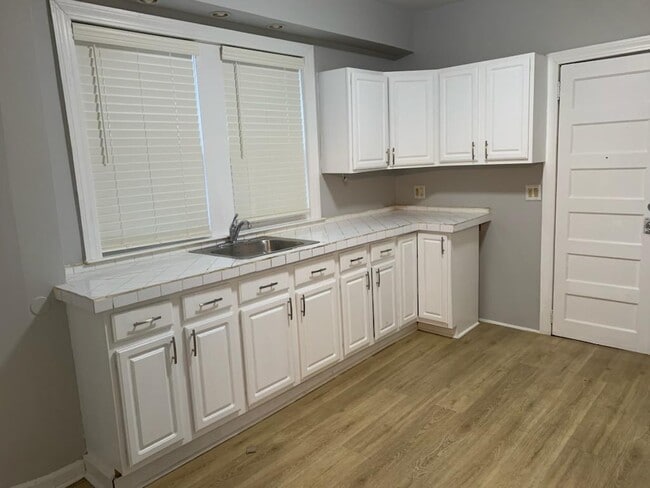 9 Davis Ave, Unit 2 in East Orange, NJ - Foto de edificio - Building Photo