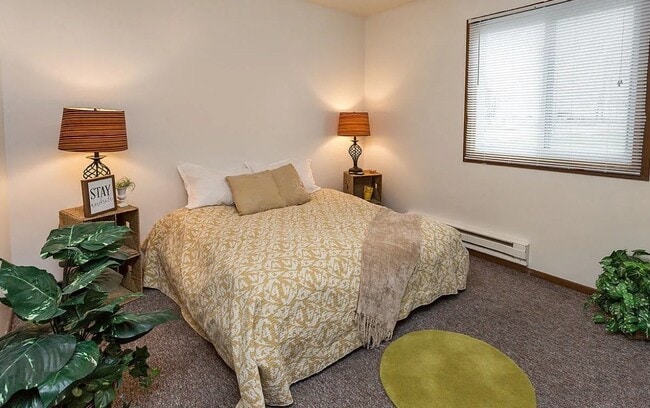 property at 918 E 17th St