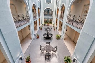 760 Magazine St, Unit 304 in New Orleans, LA - Building Photo - Building Photo