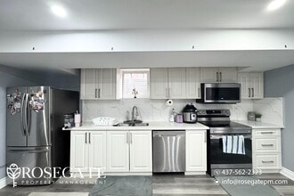 7560 Doverwood Dr in Mississauga, ON - Building Photo - Building Photo
