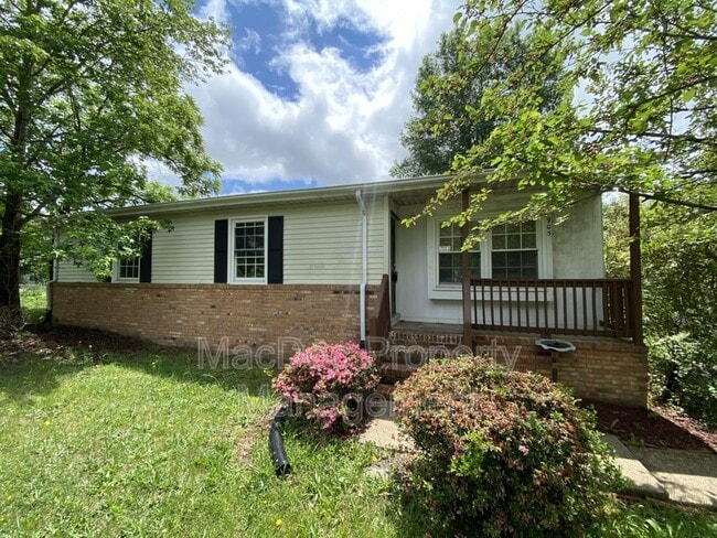 property at 905 Kilarney Dr