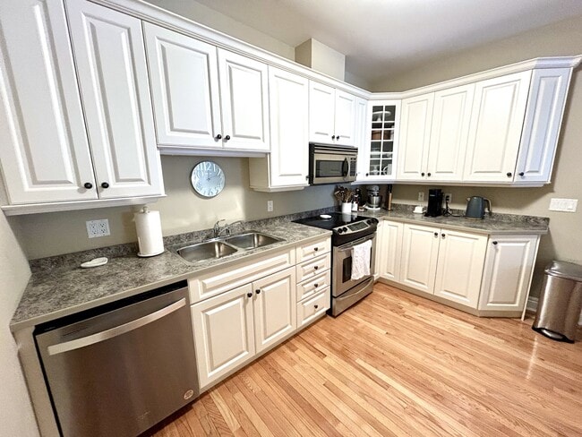25 Bonaventure Ave in St John's, NL - Building Photo - Building Photo