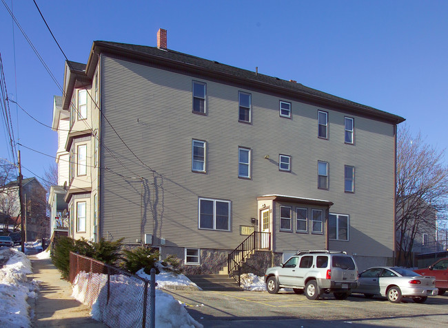 203-207 Lowell St in Fall River, MA - Foto de edificio - Building Photo