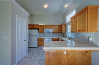 5149 W Celeste Ave in Fresno, CA - Foto de edificio - Building Photo