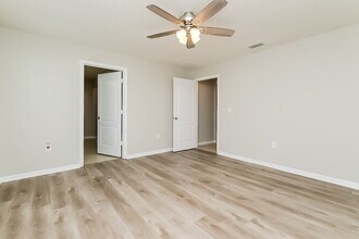 8548 Silverbell Loop in Brooksville, FL - Foto de edificio - Building Photo