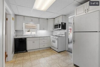 55 W Main St, Unit A in Groton, MA - Building Photo - Building Photo