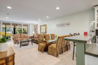 4801 Esedra Ct in Greenacres, FL - Foto de edificio - Building Photo
