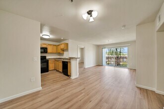 Toscana Apartments in Lake Balboa, CA - Building Photo - Building Photo