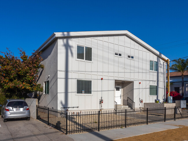 6857 N Radford Ave in North Hollywood, CA - Building Photo - Primary Photo