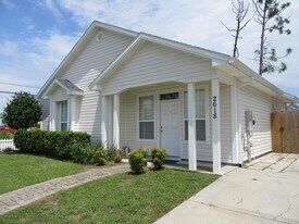 2618 Oakmont Dr in Panama City, FL - Building Photo