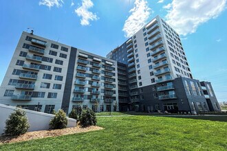 11201 Boul Cavendish in Montréal, QC - Building Photo - Building Photo