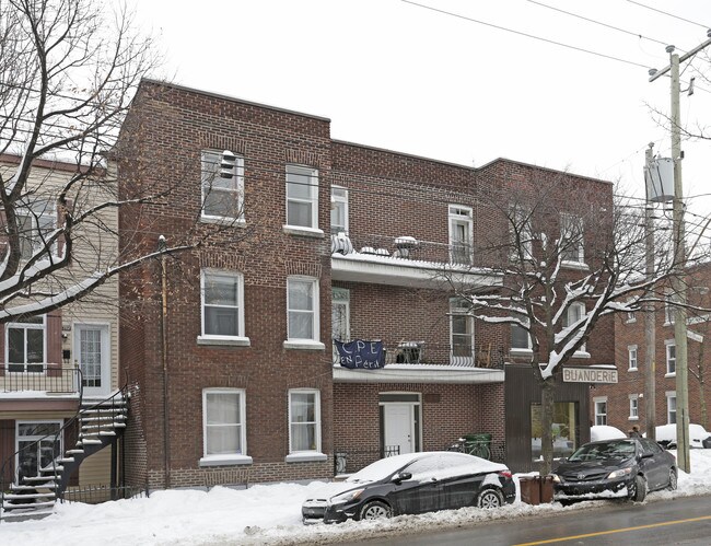 2700-2710 Dandurand Rue in Montréal, QC - Building Photo - Building Photo