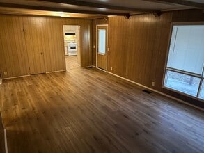 1421 W Huntsville Ave in Springdale, AR - Foto de edificio - Building Photo