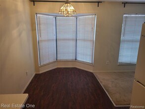 38872 Country Cir in Farmington Hills, MI - Building Photo - Building Photo