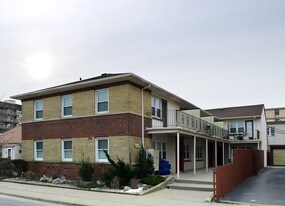 824 E Broadway Apartments