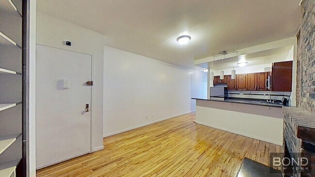 251 W 26th St in New York, NY - Building Photo - Building Photo