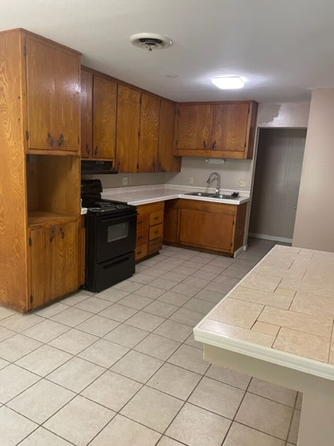 411 Lindenwood Dr in Bartlesville, OK - Building Photo - Building Photo