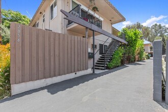 Rowena in Los Angeles, CA - Foto de edificio - Building Photo