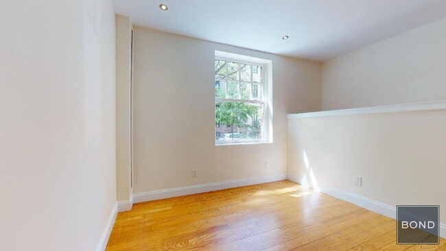 207-209 West 11th Street in New York, NY - Building Photo - Building Photo
