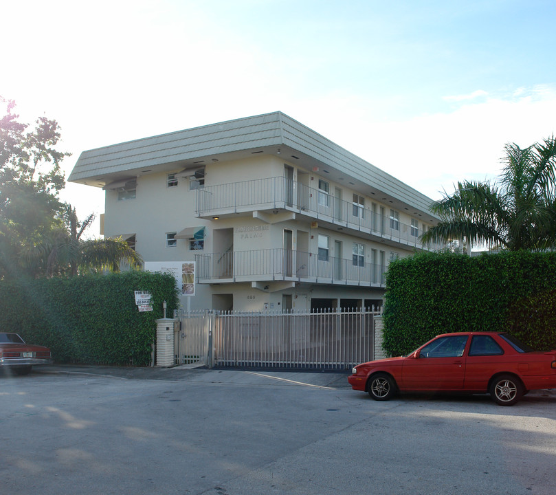 650 NE 60th St in Miami, FL - Foto de edificio