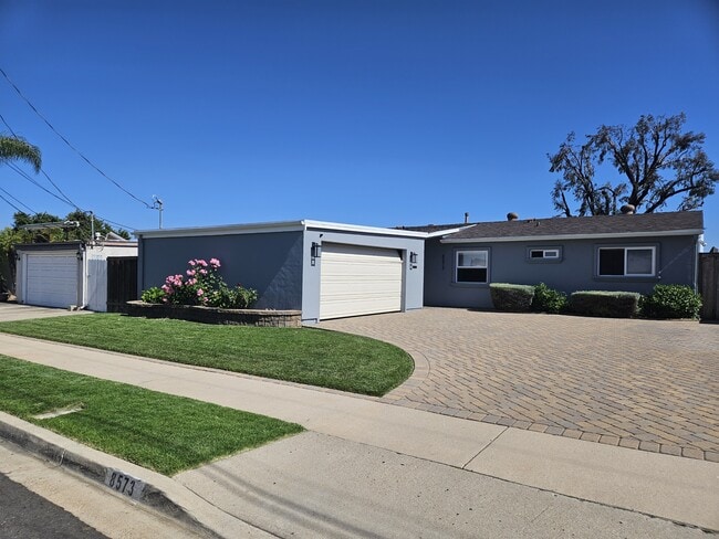 8573 Tommy Dr in San Diego, CA - Building Photo - Building Photo