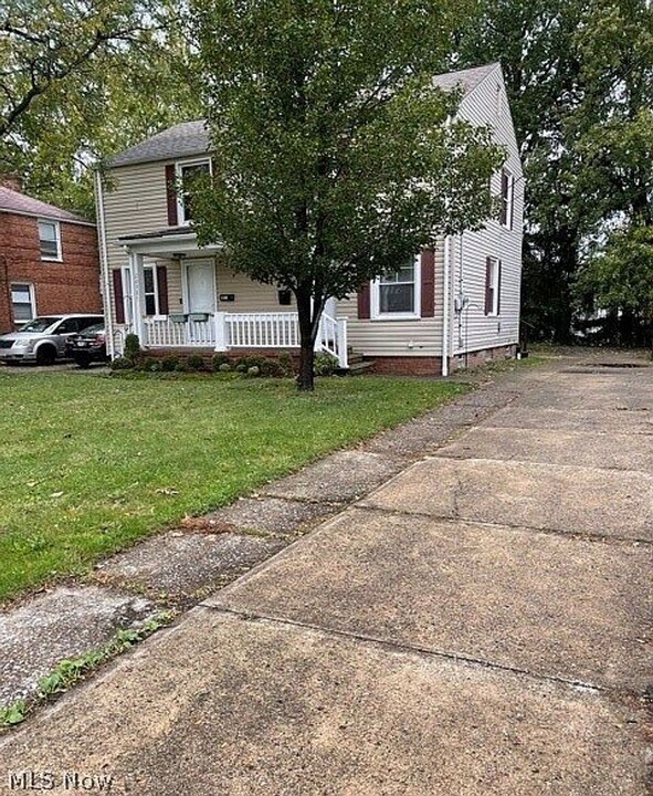 24991 Euclid Ave in Euclid, OH - Building Photo