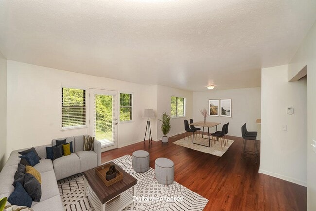 Autumn Lakes Apartments and Townhomes in Mishawaka, IN - Building Photo - Building Photo