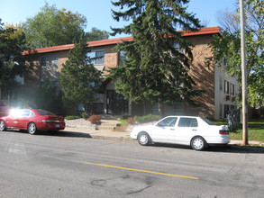 3320 Grand Ave S in Minneapolis, MN - Building Photo - Building Photo