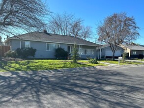 1281 Traynor Rd in Concord, CA - Foto de edificio - Building Photo