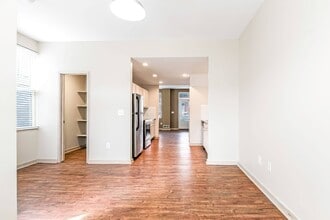 New Village Homes & Whitney Young Townhomes in Columbus, OH - Foto de edificio - Building Photo