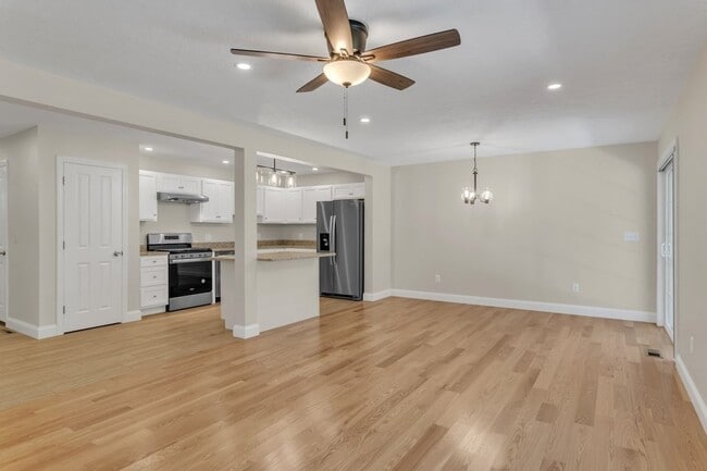 96-98 Royal Ln in Agawam, MA - Building Photo - Building Photo