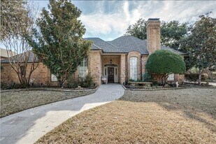 5604 Covehaven Dr in Dallas, TX - Building Photo