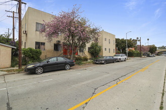 4202 Lexington Ave in Los Angeles, CA - Building Photo - Building Photo