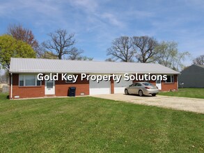 818-820 Cossack Dr in Middletown, IN - Building Photo - Building Photo