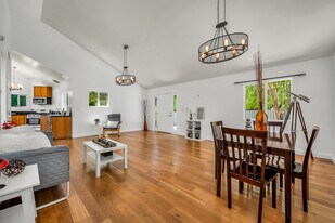 910 N Hayworth Ave in West Hollywood, CA - Building Photo