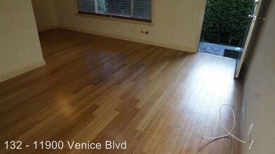 11900 Venice Blvd in Los Angeles, CA - Building Photo - Building Photo
