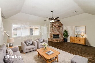 5131 Whittier Oaks Dr, Unit 2 in Friendswood, TX - Building Photo - Building Photo