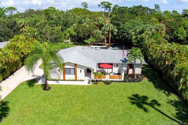 518 SW North Carolina Dr in Stuart, FL - Foto de edificio - Building Photo